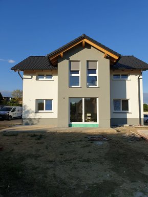 zweistöckiges Familienhaus fertig